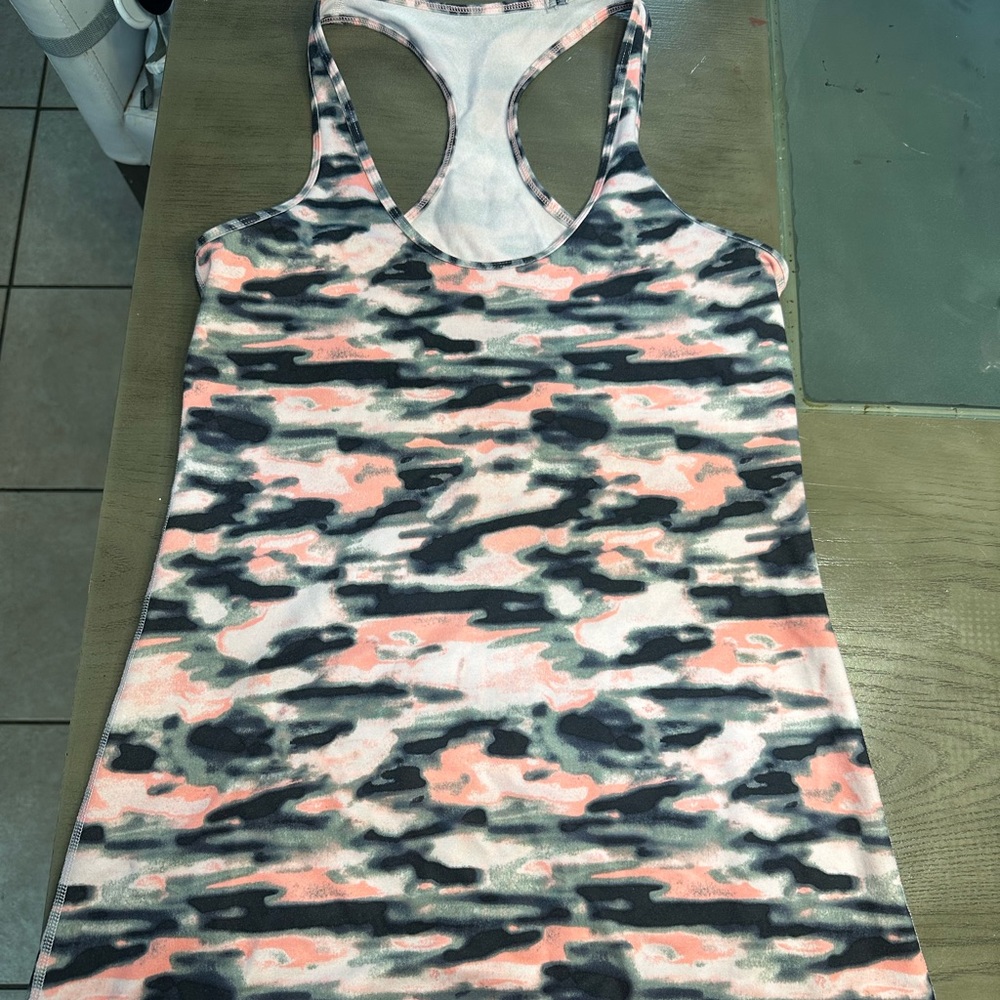 Lululemon women tank tops.